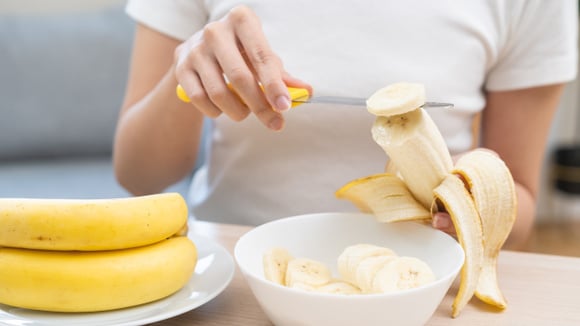 Por que recomendam comer banana à noite? A explicação é simples e vai te convencer a começar esse hábito