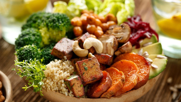 Veganismo é saudável? Novo estudo da USP mostra a verdade sobre as dietas veganas e o consumo de ultraprocessados!