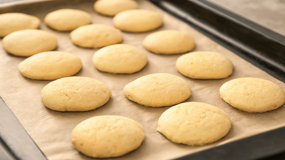 Sem farinha e sem açúcar, mas com muito sabor: bolachas de limão perfeitas para o lanche