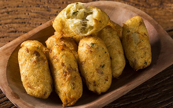 Como fazer bolinho de bacalhau crocante: a minha receita de família tem um passo a passo simples e fica pronto rapidinho