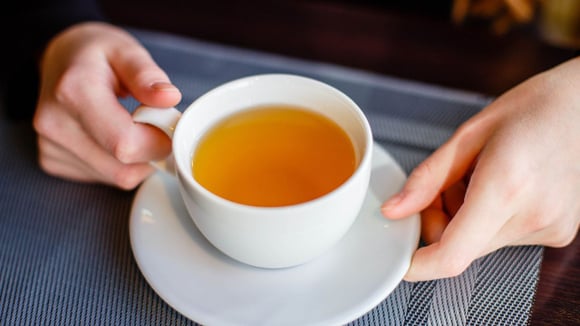Alivia a tosse e a dor de garganta rapidamente: 6 chás para fazer no inverno que amenizam os sintomas da gripe de forma natural