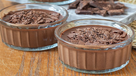 Pudim de chocolate com ovo mexido: receita rápida, proteica e surpreendente