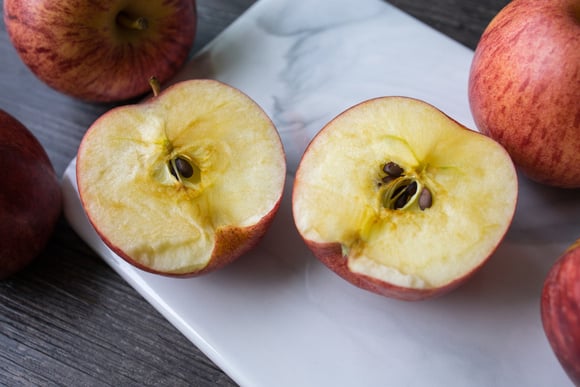 Esse truque de cozinha evita que as frutas escureçam depois de fatiadas