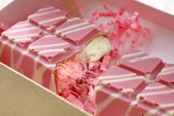 Angel Hair Chocolate também pode ser encontrado na versão ruby e chocolate branco. (créditos: Shutterstock)