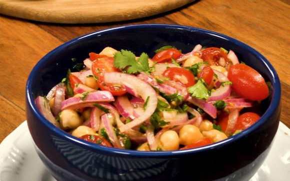 Salada de grão de bico (Créditos: TudoGostoso)