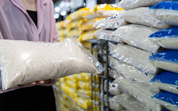 Eu não sabia que estava comprando arroz errado até que esse chef me ensinou o jeito certo