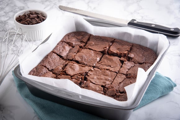 Brownie rápido e fácil pronto em 30 minutos: "Use papel manteiga para não grudar"