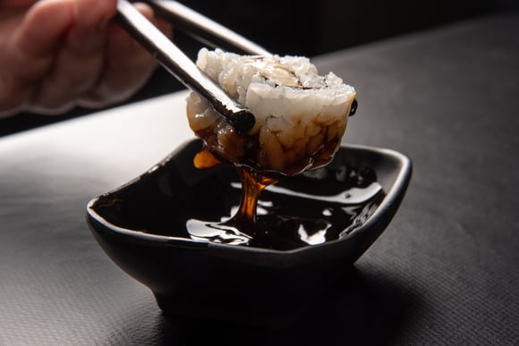 Depois que eu aprendi essa receita de molho tarê caseiro, eu nunca mais comprei pronto; receita fácil rende até 1 litro