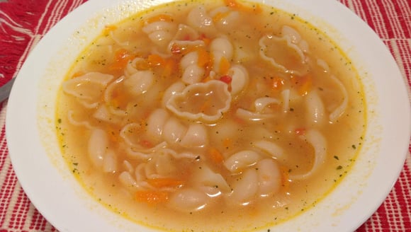 O truque de chef para calcular a quantidade exata de macarrão para fazer a sopa perfeita