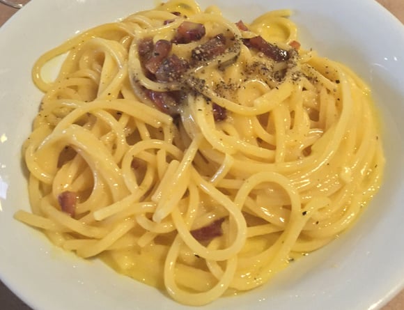 O macarrão a carbonara é clássico e simples de fazer (Créditos: Wilben Bohac/TudoGostoso)