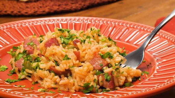 Arroz carreteiro é uma opção de prato completo para o almoço ou jantar (Créditos: TudoGostoso)
