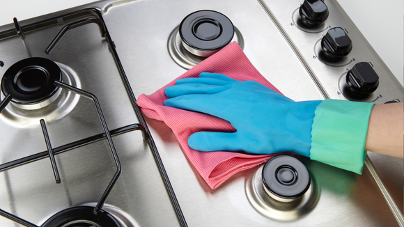 Poucos sabem, mas esse é o truque usado por chefs para deixar o fogão brilhando como se fosse novo