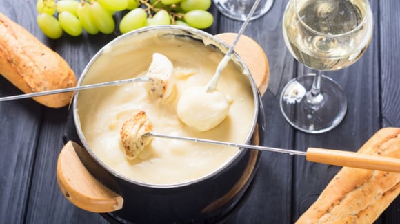 Oferta antecipada de Black Friday: aparelho de fondue Brinox é opção para receber amigos em casa por até R$ 50