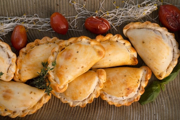 Depois de provar esse pastel de forno com massa que derrete na boca, você vai querer fazer sempre: confira no TudoGostoso