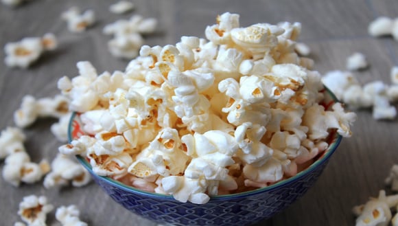 Especialistas em longevidade concordam: "A pipoca contém fibras e polifenóis, sendo o melhor lanche para aumentar a expectativa de vida."