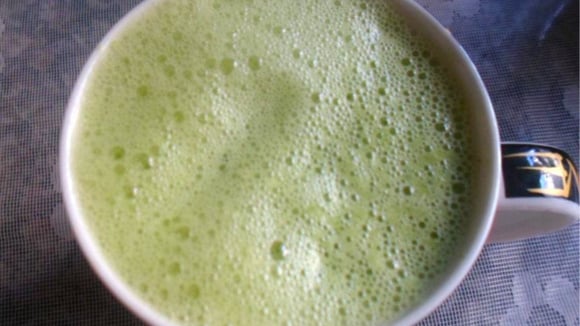 A laranja deixa o couve bem mais gostoso nesse suco detox. (Créditos: TudoGostoso/Larissa)