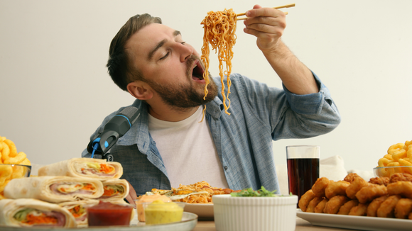 Sou nutricionista e garanto: "Nem pão, nem macarrão, nem chocolate, o que faz você engordar é..."