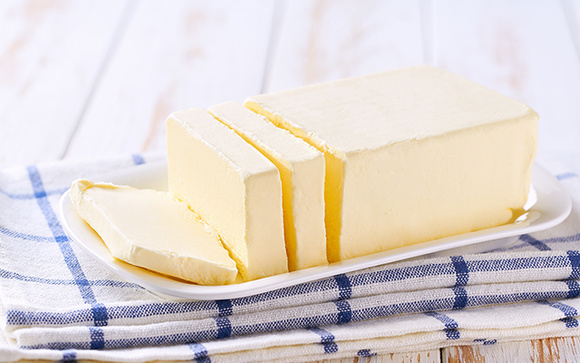 Ninguém acredita que essa manteiga é caseira e sem leite: receita simples fica melhor que a de mercado