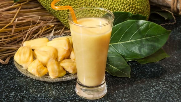 Suco de jaca encorpado, delicioso e ideal para os dias quentes (Créditos: Shutterstock)