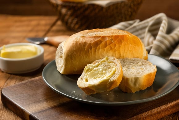 Receita fácil de pão francês caseiro melhor que o da padaria: crocante por fora e macio por dentro