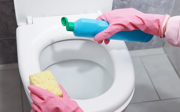 Um engenheiro químico demonstra como limpar um vaso sanitário corretamente: "Atenção: o vinagre não é desinfetante"