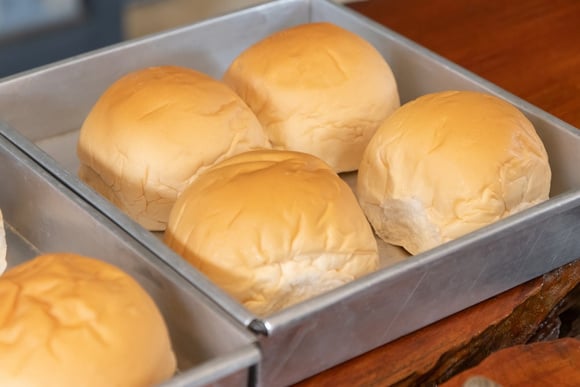 Não precisa mais ir na padaria todo dia: essa receita de frigideira com 3 ingredientes é mais barata, saudável e fica pronta em 5 minutos
