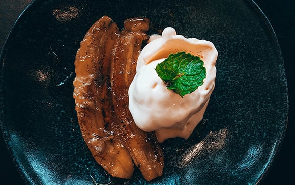 Banana Brûlée: sobremesa fácil com cara de restaurante chique, uma receita crocante, cremosa e sem complicação