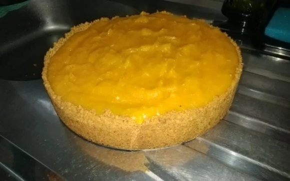 Experimente usar damasco para cobrir o cheesecake no Réveillon (Créditos: TudoGostoso/Alê Campessato)