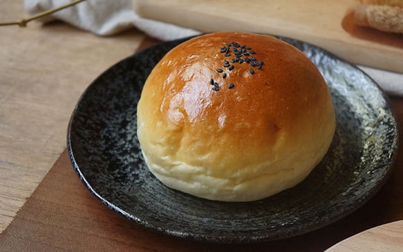 Receita com apenas 2 ingredientes: prove o melhor pãozinho de frigideira, que pode ser recheado com o que quiser!