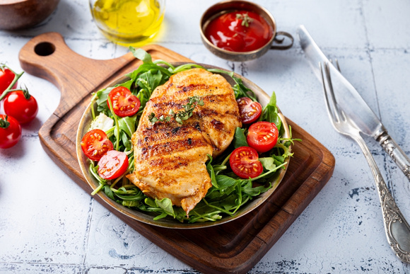 Descobri que frango não é só proteína e talvez você não saiba o que está consumindo junto