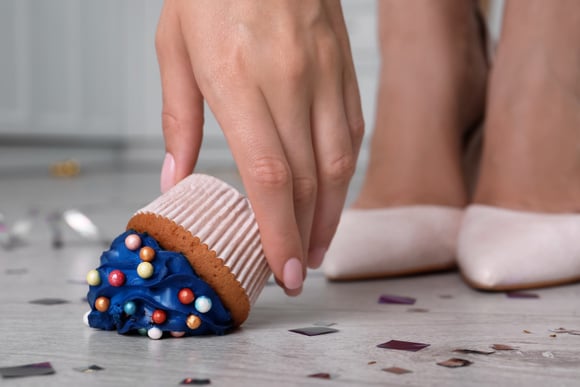 Comer comida que caiu no chão: a regra dos cinco segundos funciona mesmo ou é mito?