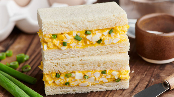 O que é tamago sando? A receita para fazer o sanduíche japonês mais famoso com apenas alguns ingredientes