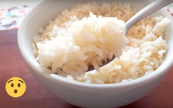 O segredo de como descongelar o arroz cozido para que fique soltinho e fresco