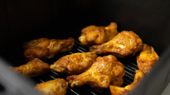 Dia de super promoção da Shopee tem frete grátis e descontos imperdíveis como essa air fryer com forno!
