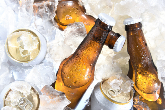 Mania de brasileiro: cerveja gelada é melhor? Entenda se isso é verdade e como os outros países consomem