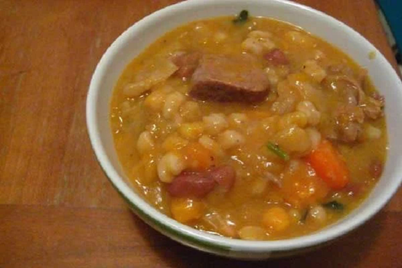 Viaje pelo mundo com essa essa receita de feijão de Cabo Verde (Créditos: TudoGostoso/Elias Claudino)