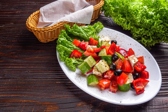 Salada no inverno, sim! Incremente o prato com essas dicas e mantenha o hábito saudável no frio