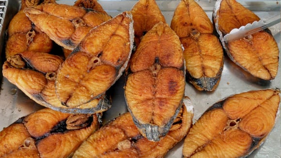 Nem na frigideira, nem na airfryer: agora só faço peixe frito assim desde que aprendi essa receita mais barata e saudável que fica sensacional e a família ama!