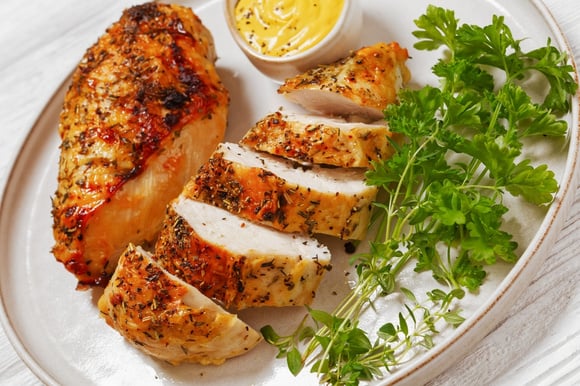 O detalhe simples no preparo que deixa a carne macia e cheia de sabor. (créditos: Shutterstock)