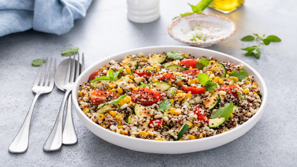 Não é só o arroz que funciona com feijão e comida molhadinha: esse grão cumpre o mesmo papel, mas com muito mais nutrientes