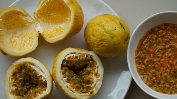 Nunca mais jogue fora a casca do maracujá ao fazer suco (ela faz toda a diferença no preparo!)