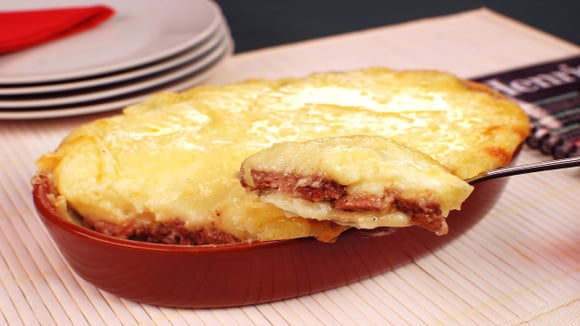 Como fazer escondidinho de mandioca lisinho sem virar uma cola? O segredo está nesse passo!