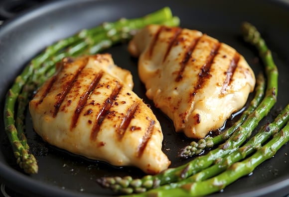 O ingrediente secreto para deixar seus peitos de frango grelhados mais macios e suculentos