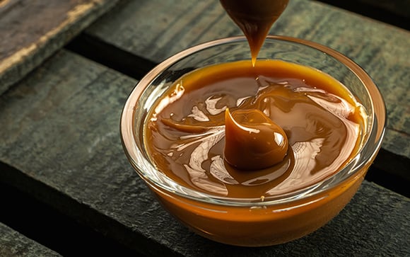 Vegano e com só 2 ingredientes: esse doce de leite fica tão cremoso que ninguém acredita que é caseiro