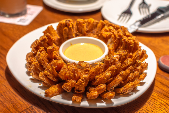 Tipo a do Outback: como fazer um grande e saboroso anel de cebola na airfryer