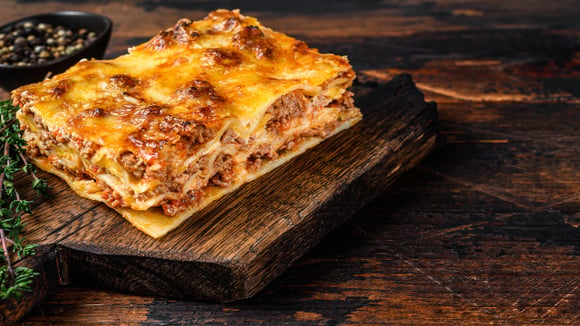 Lasanha de carne e queijo: receita caseira que fica ainda mais saborosa se feita no dia anterior