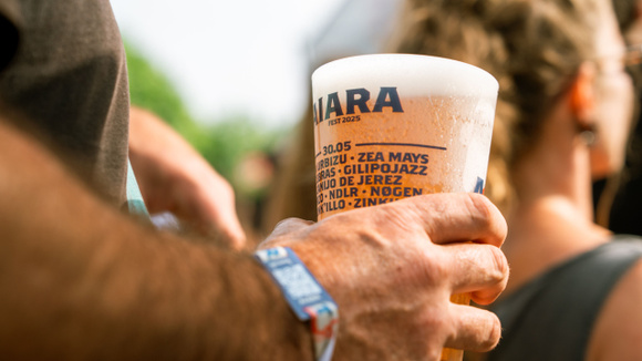 O modelo de copos recicláveis ​​dos festivais é um fracasso, exceto pelo fato de cobrarem mais: "Um copo não é reutilizável só porque é mais grosso."