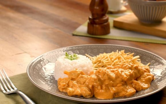 Quem não ama o tradicional estrogonofe de frango? (Créditos: TudoGostoso)