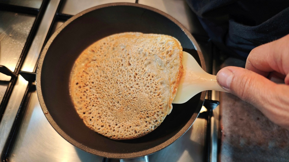 Você só precisa de 4 ingredientes para fazer a massa de panqueca perfeita do TudoGostoso