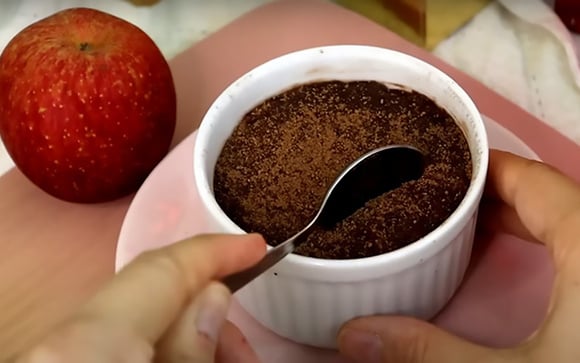Nem lactose, nem açúcar: eu tinha 2 maçãs e fiz esse mousse de chocolate vegano com sabor de trufa